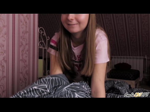 ❤️ Blondie анын BFF анын терең соруп жана анын оозуна сперма алат ❤❌ Секс видео боюнча бизде